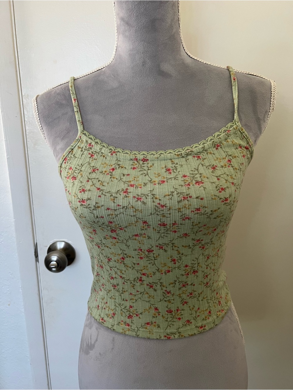 Forever 21 Mint Green Floral Ribbed Spaghetti Strap Tank